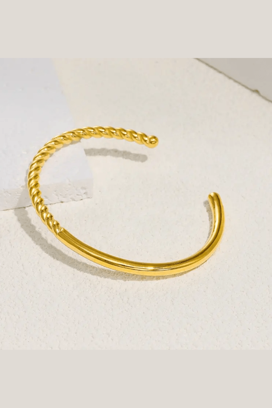 B-111– 18k Gold Plated Stainless Steel Tarnish Free Waterproof Female bracelet