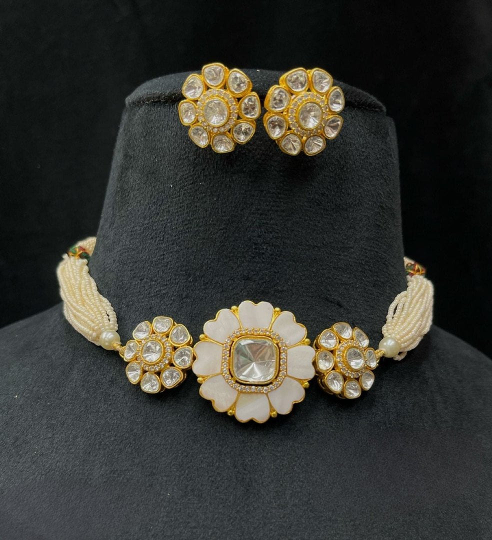 Niyati choker With earrings