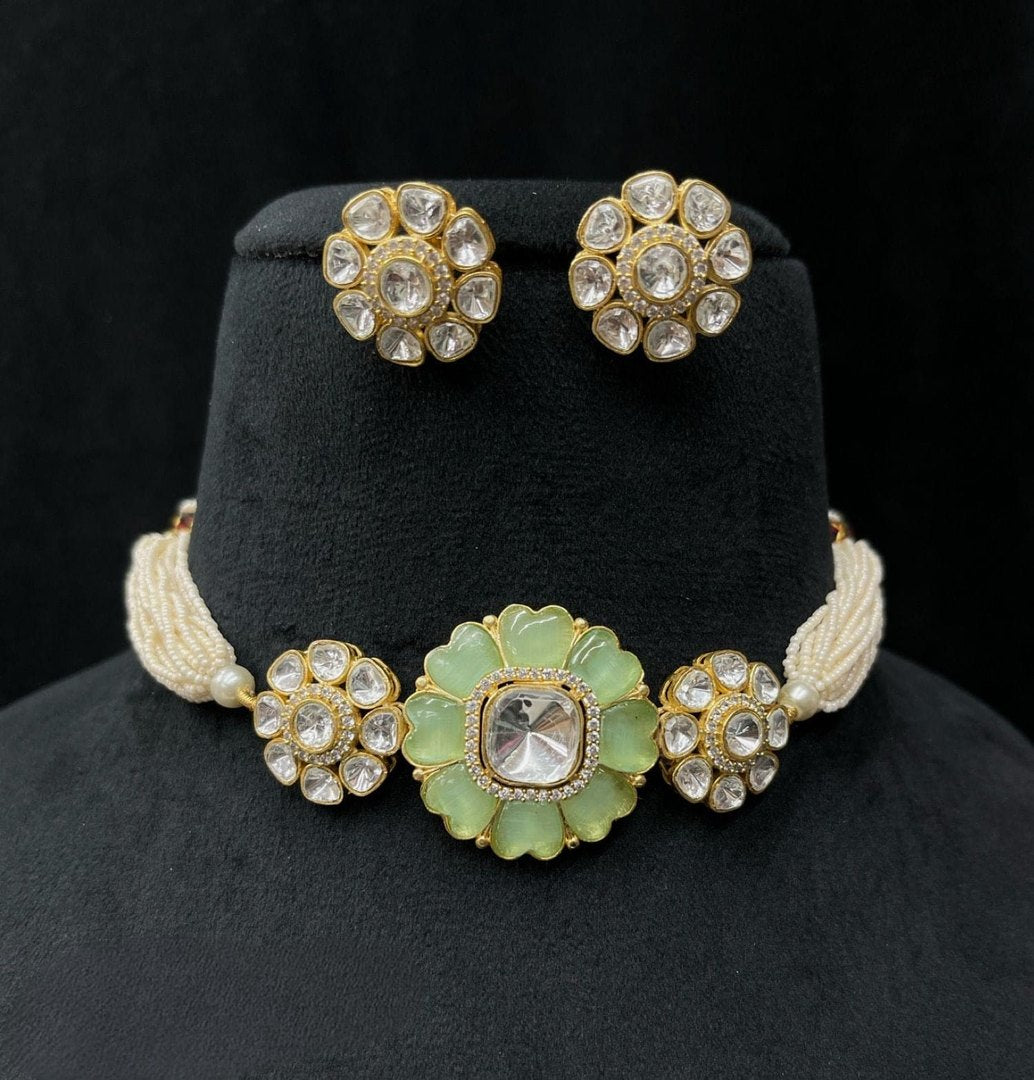 Niyati choker With earrings