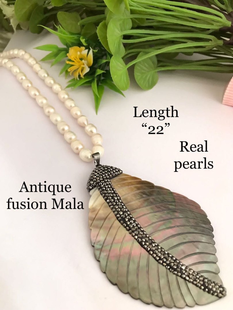 Mother pearl leaf necklace