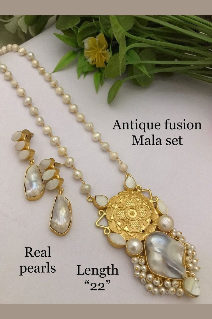 Amoli real pearl set