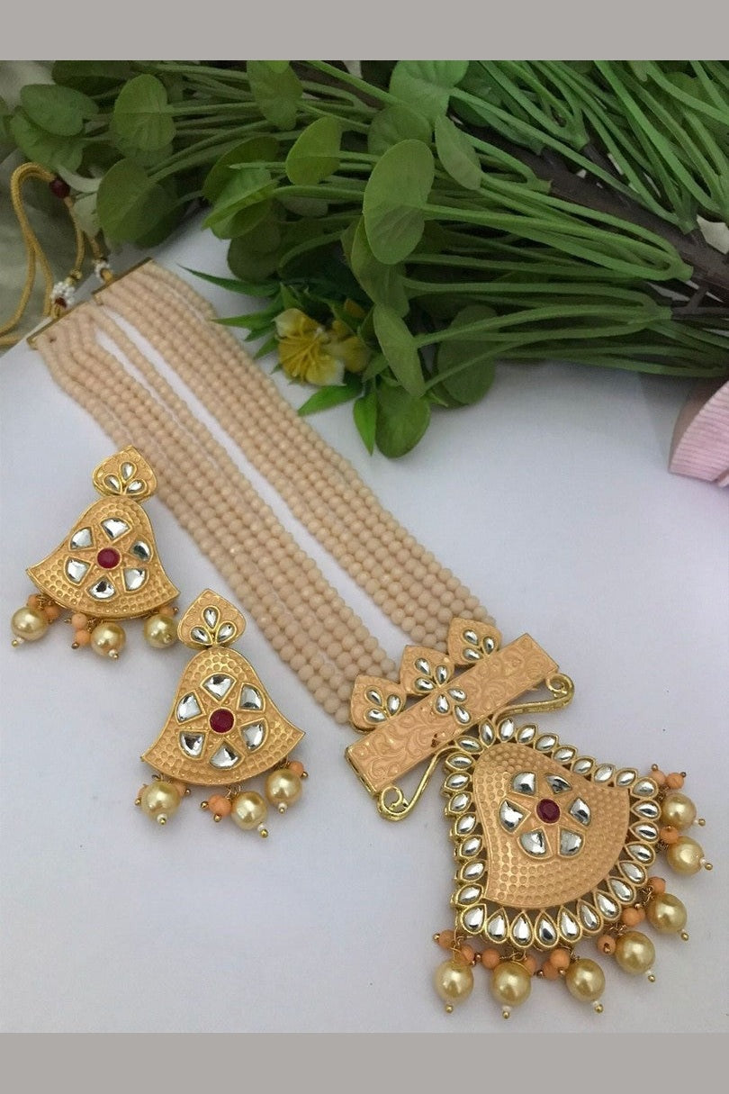 Menka kundan set