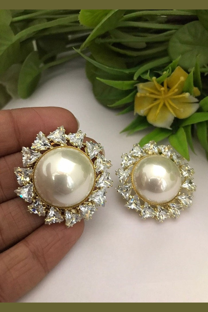 Zara ad pearl earrings