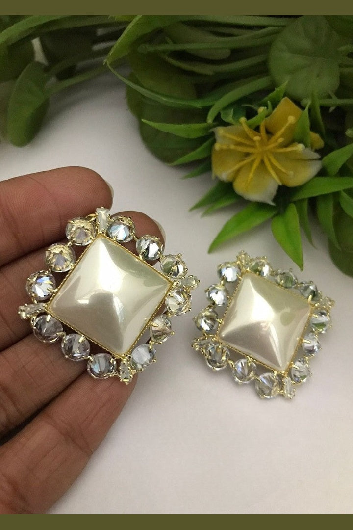 Tamaira classy ad earrings