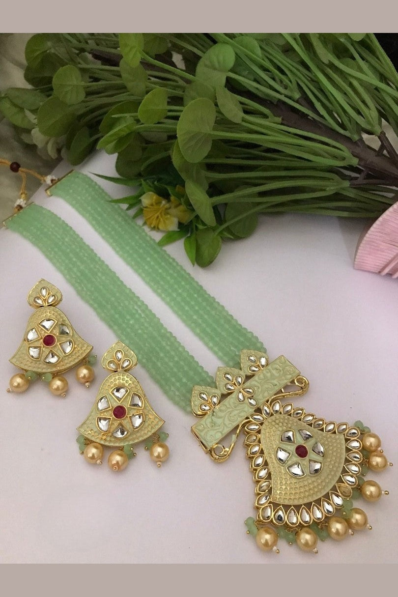 Menka kundan set