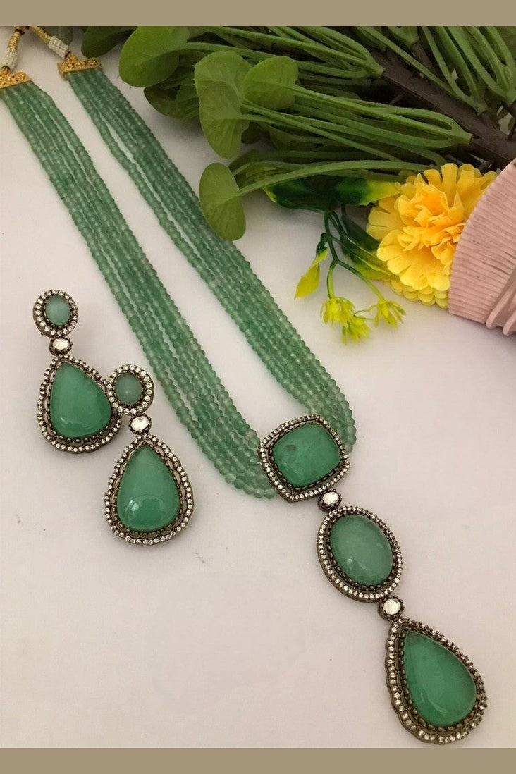 Sakhi kundan set