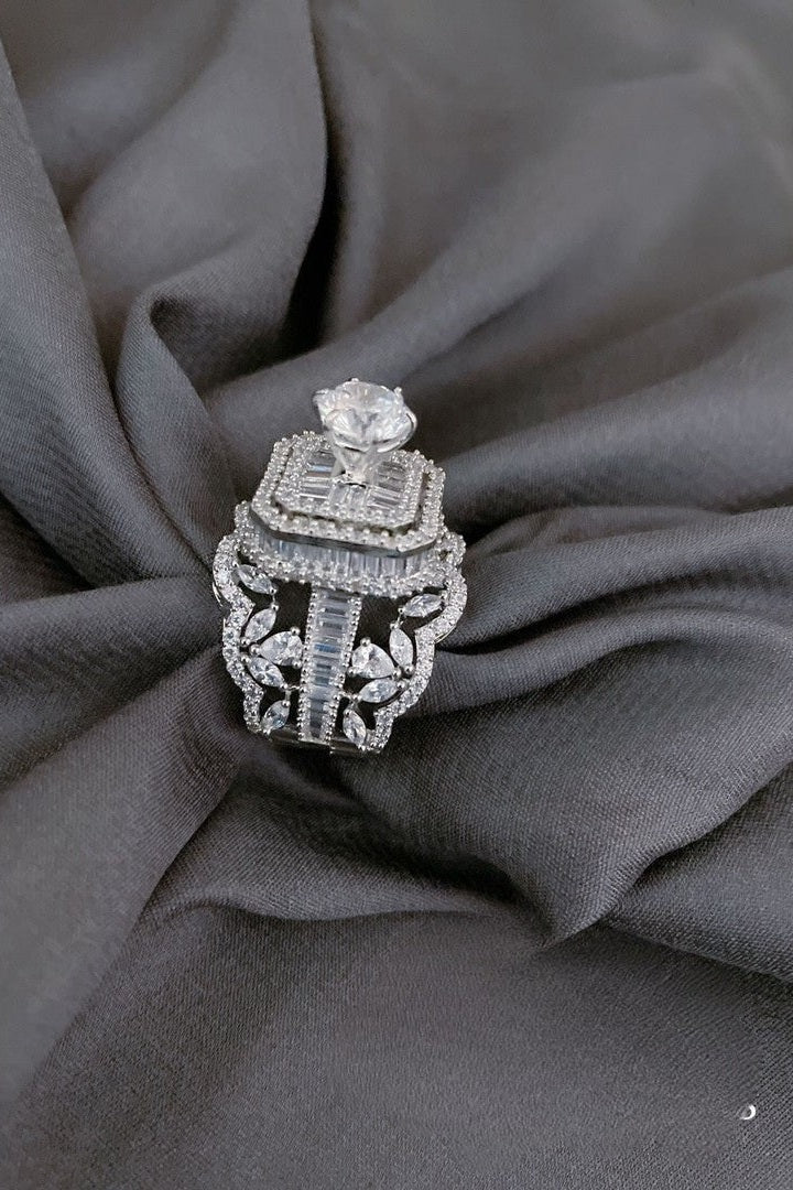 Queen diamond look Ring