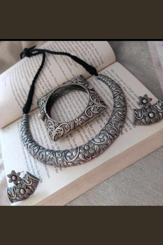 German silver flower carved hasli combo