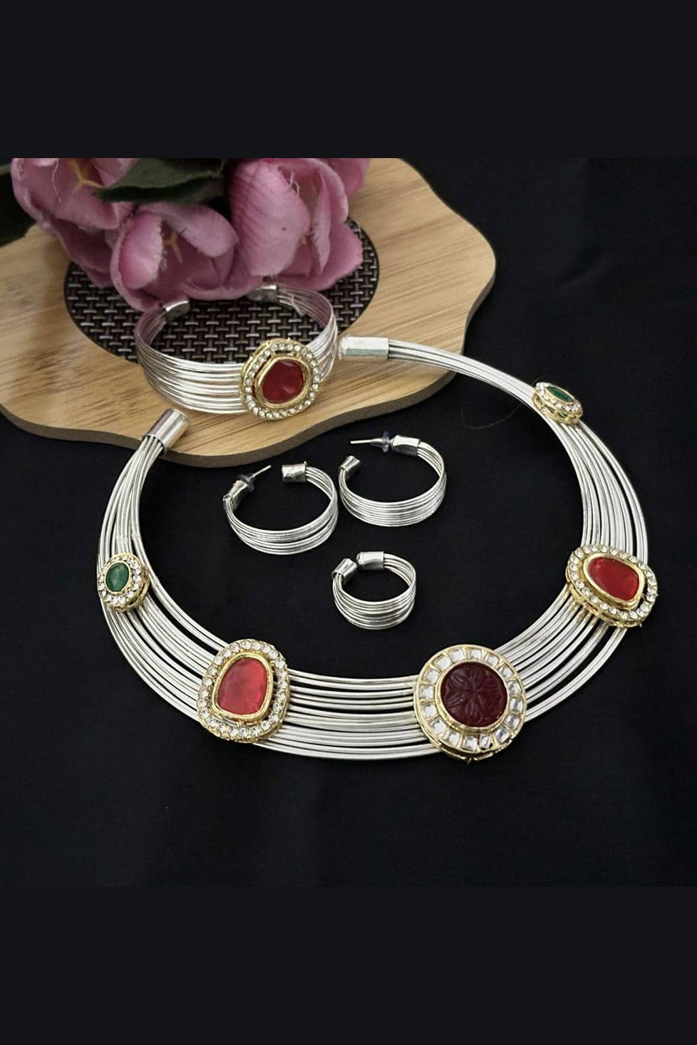Laya hasli choker set