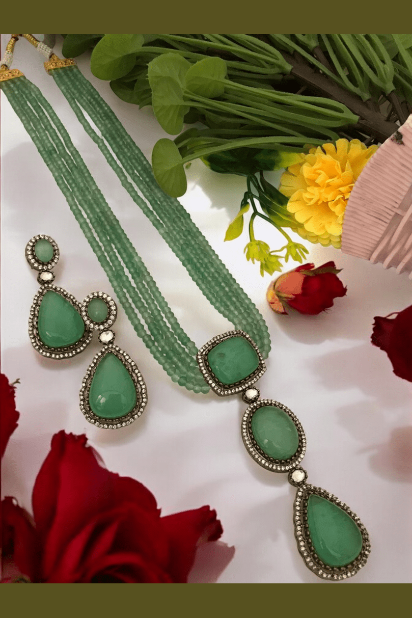 Sakhi kundan set