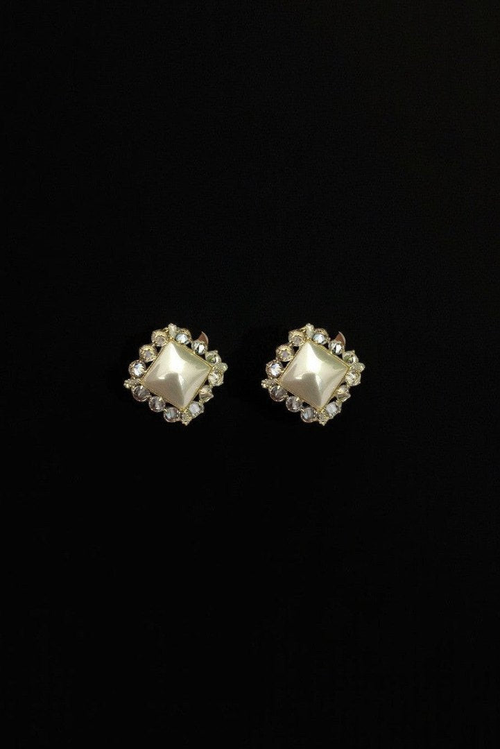 Tamaira classy ad earrings