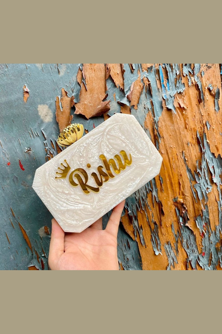 Evie resin clutch