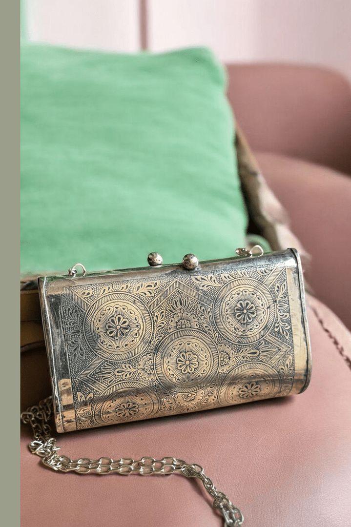Vibhiksha oxidised clutch