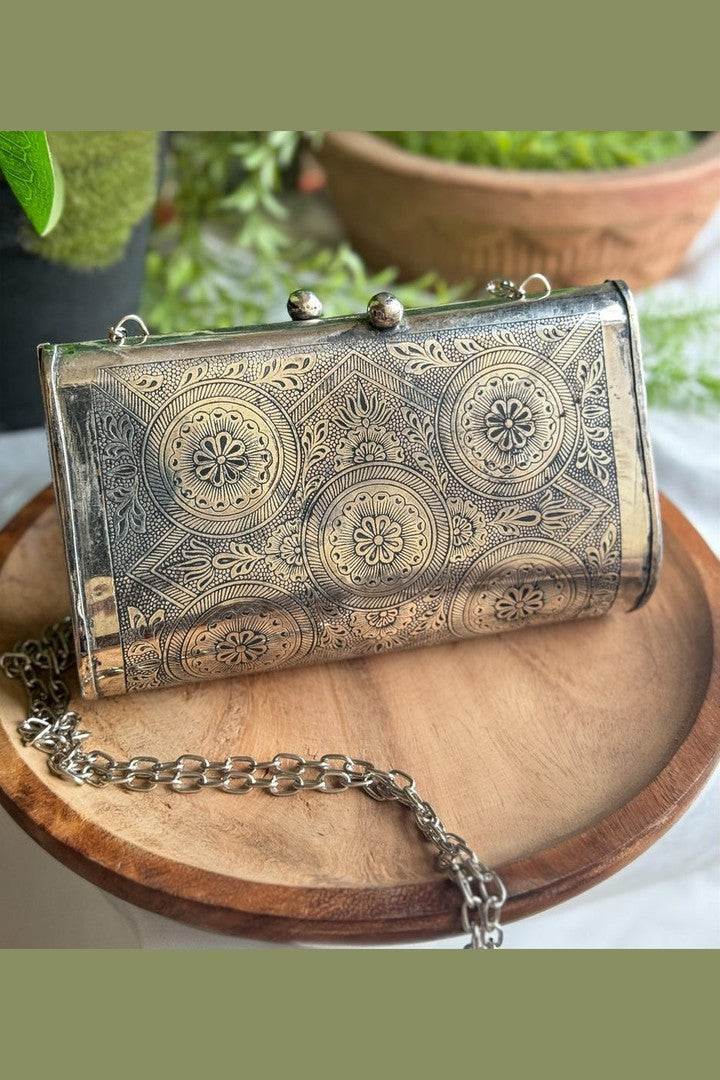 Vibhiksha oxidised clutch