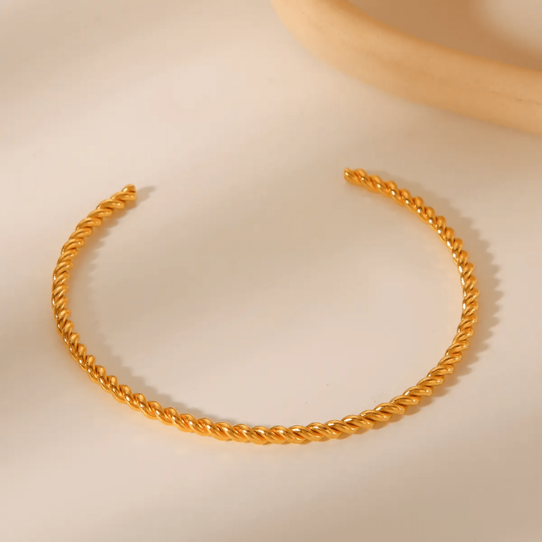 B-100 – 18k Gold Plated Stainless Steel Tarnish Free Waterproof Female bracelet