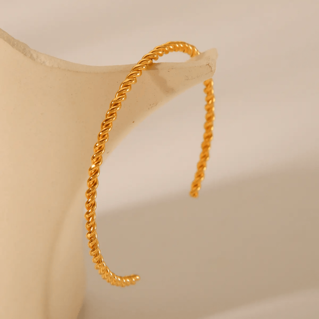 B-100 – 18k Gold Plated Stainless Steel Tarnish Free Waterproof Female bracelet