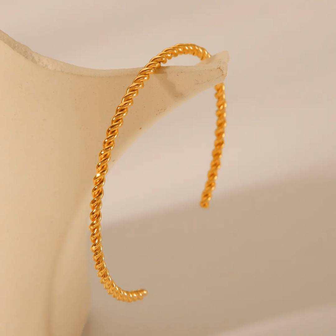 B-100 – 18k Gold Plated Stainless Steel Tarnish Free Waterproof Female bracelet