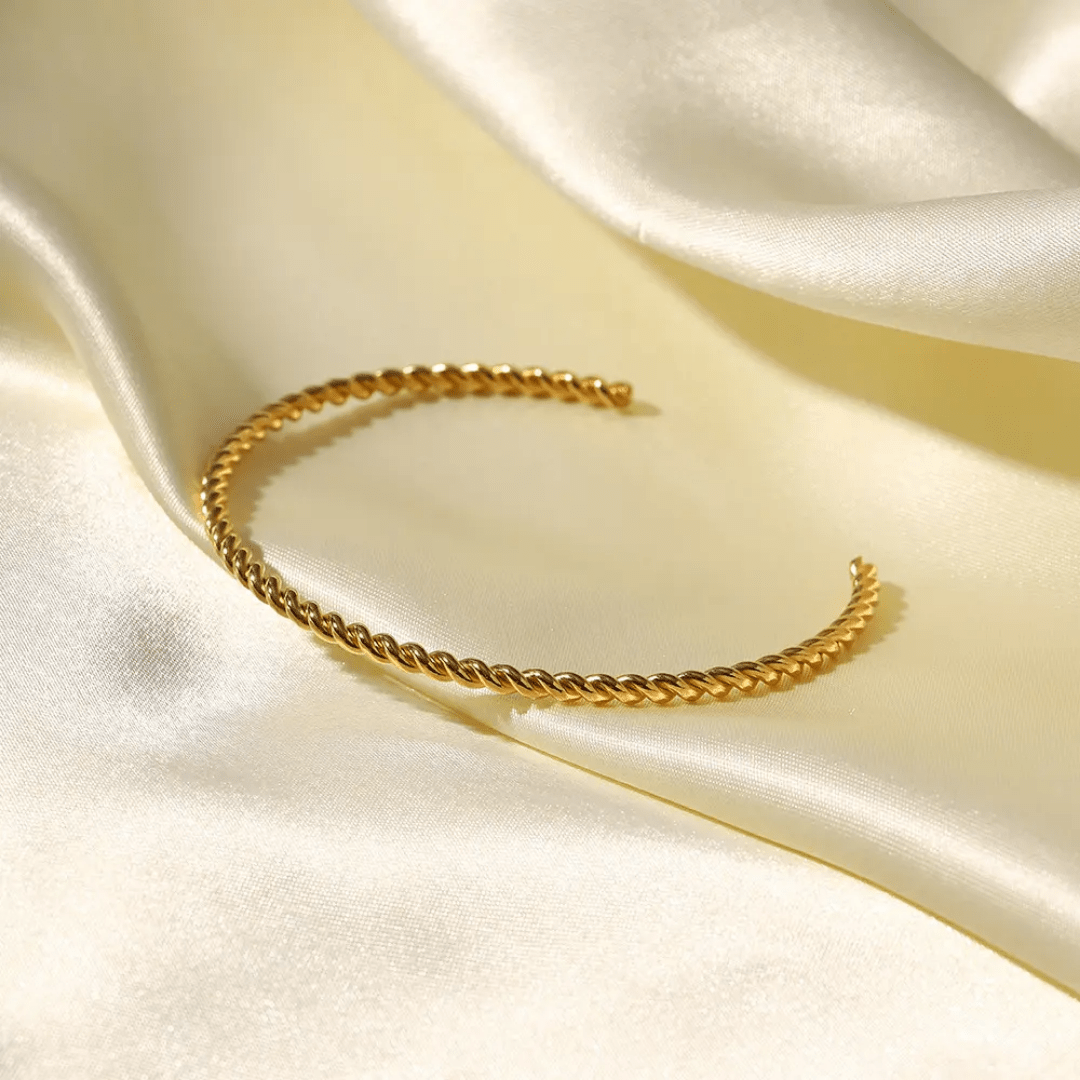 B-100 – 18k Gold Plated Stainless Steel Tarnish Free Waterproof Female bracelet