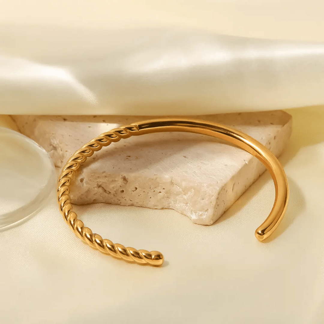 B-111– 18k Gold Plated Stainless Steel Tarnish Free Waterproof Female bracelet