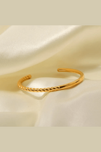 B-111– 18k Gold Plated Stainless Steel Tarnish Free Waterproof Female bracelet