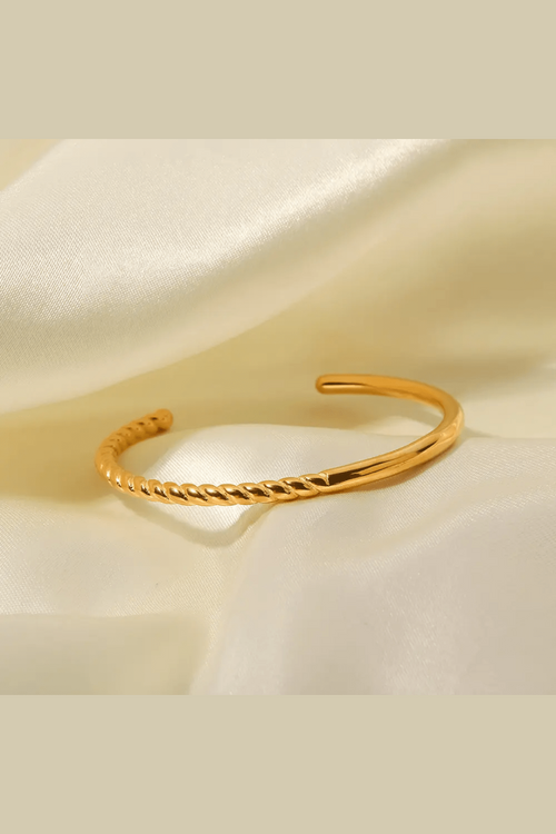 B-111– 18k Gold Plated Stainless Steel Tarnish Free Waterproof Female bracelet