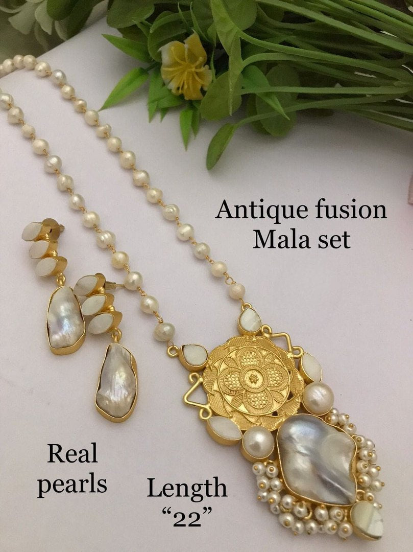 Amoli real pearl set