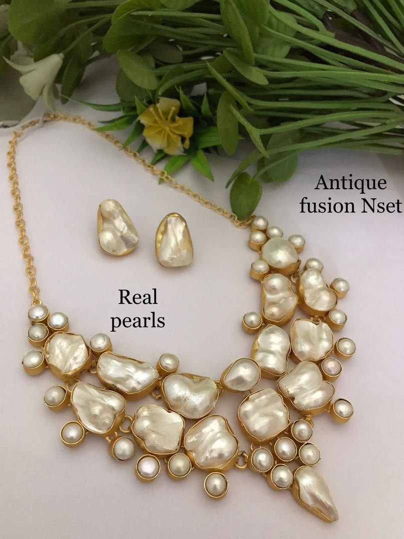 Parthivi real pearl set
