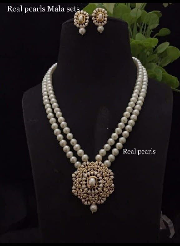 Charita real pearl set