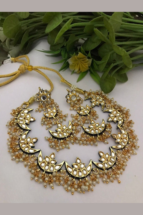 Aadrika kundan set
