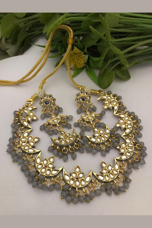 Aadrika kundan set