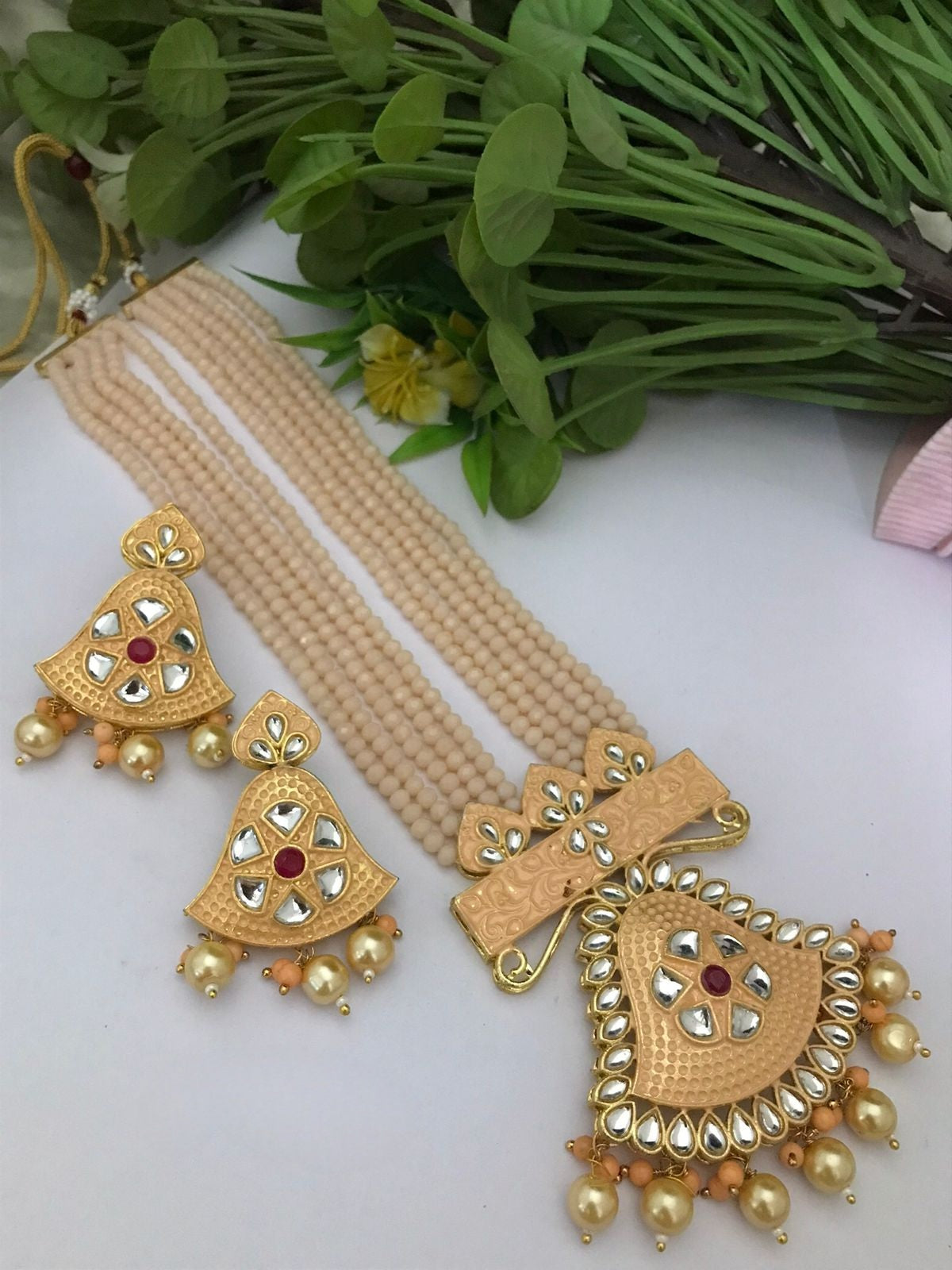 Menka kundan set