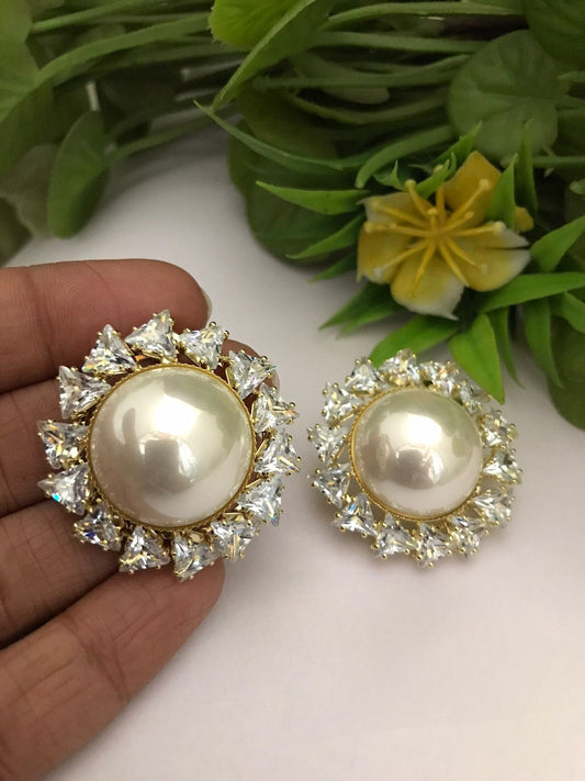 Zara ad pearl earrings