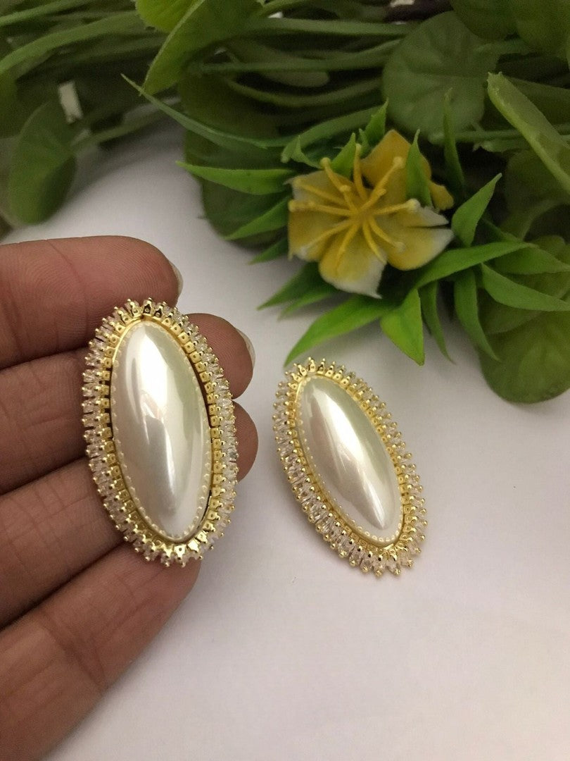 Julia ad pearl earrings