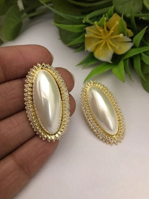 Julia ad pearl earrings