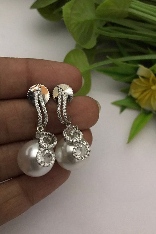 Divyanka ad earrings