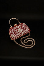 Aruna clutch