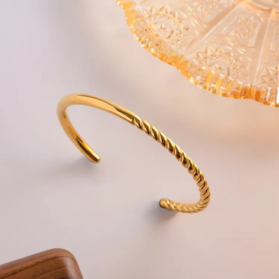 B-111– 18k Gold Plated Stainless Steel Tarnish Free Waterproof Female bracelet
