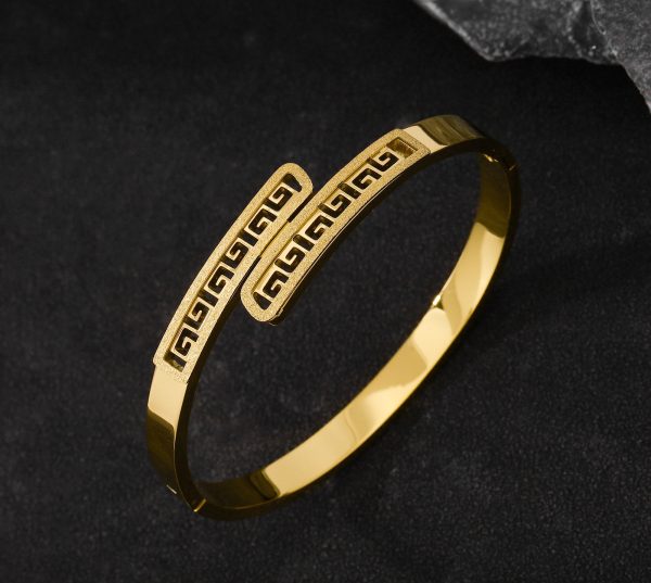 B-143 – 18k Gold Plated Stainless Steel Tarnish Free Waterproof Female Jewellery