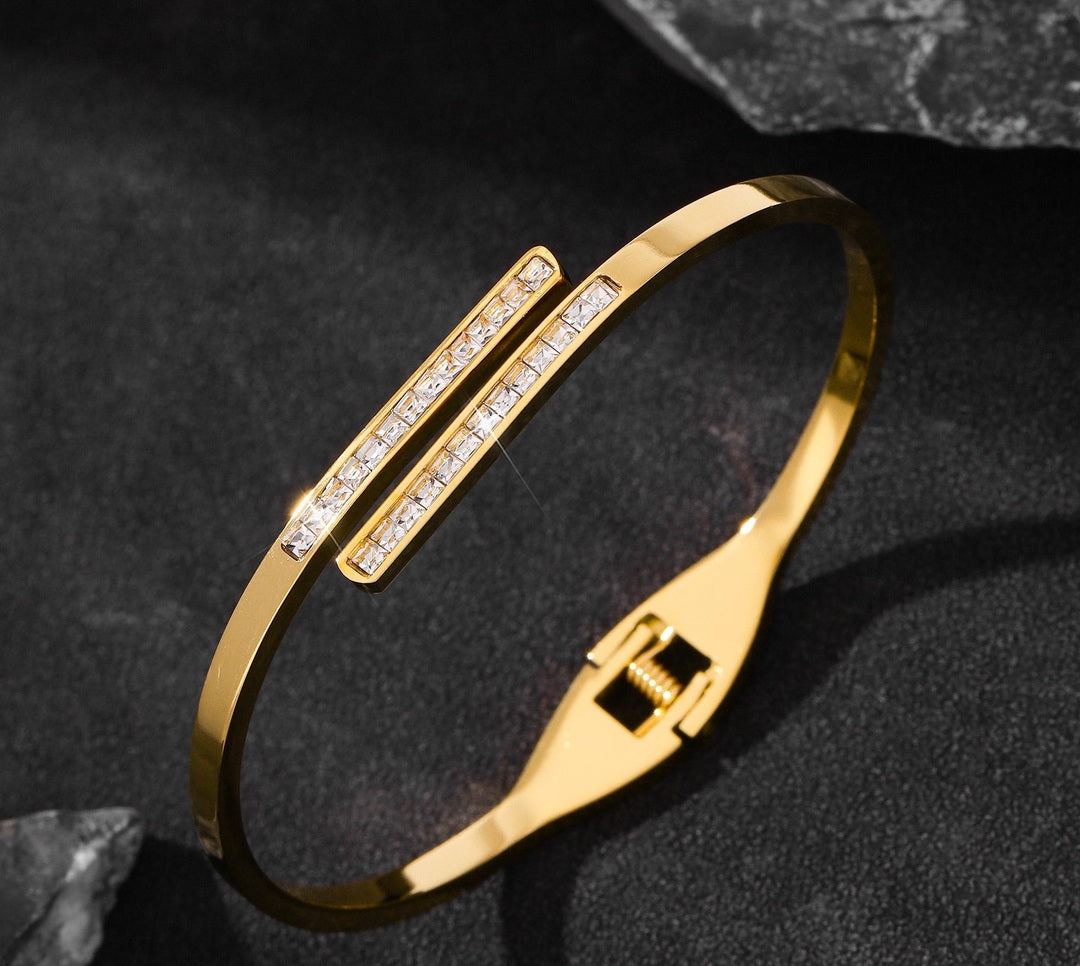 B-147 – 18k Gold Plated Stainless Steel Tarnish Free Waterproof Female Jewellery