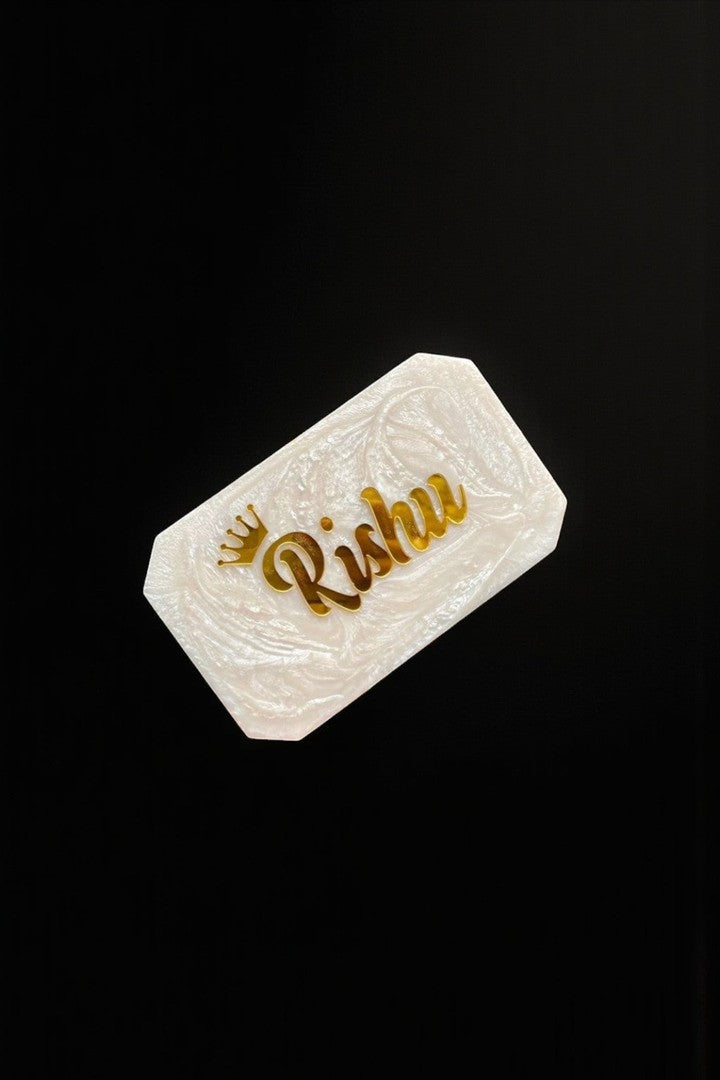 Evie resin clutch