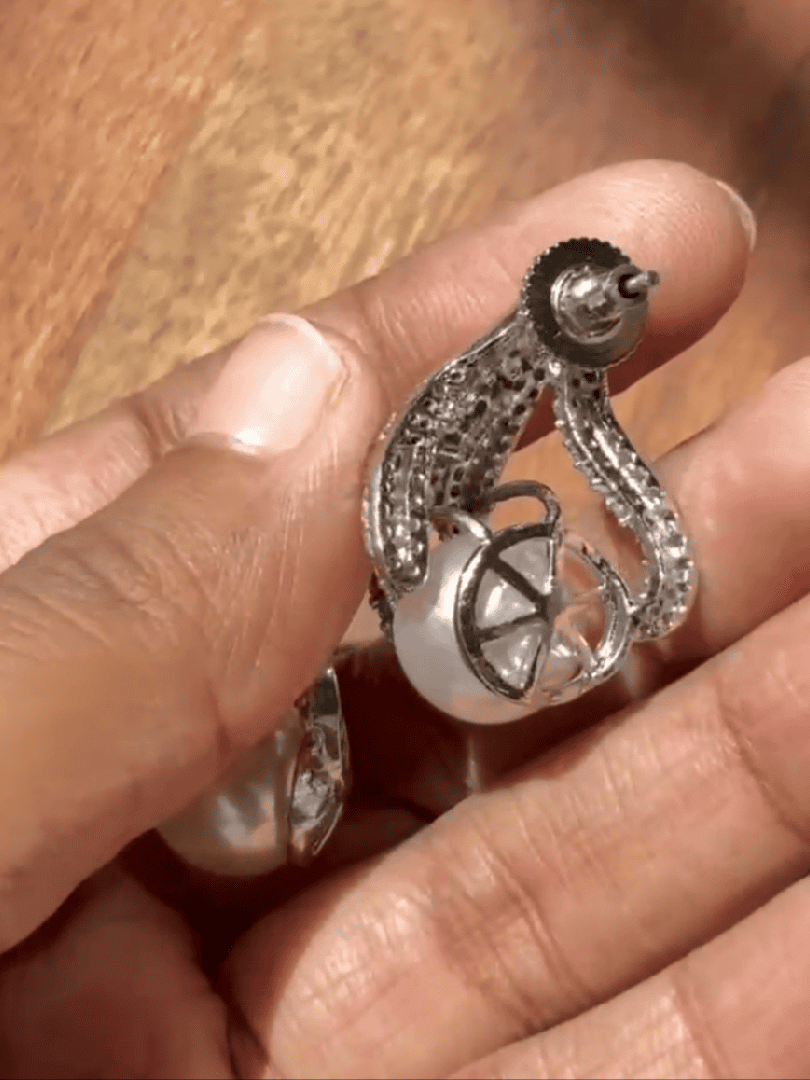 Floral diamond on pearl