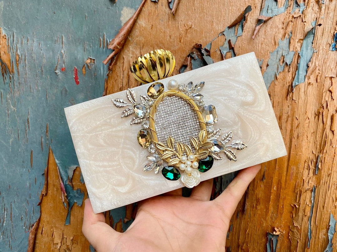Aurora clutch