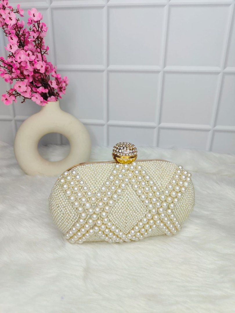 Jiara Pearl Clutch