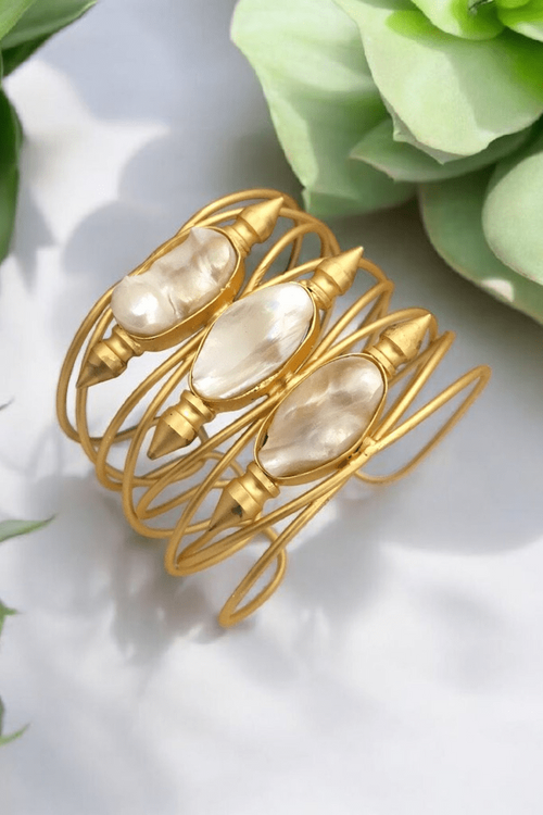 Kusha Fusion Bracelet - Handcrafted Baroque Pearl Elegance