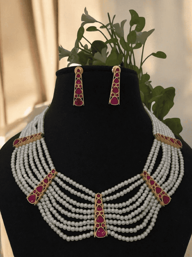 Nirvaya kundan set