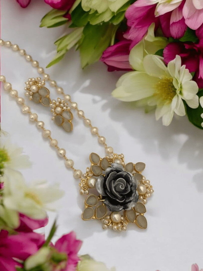 Prajhakta real pearl set