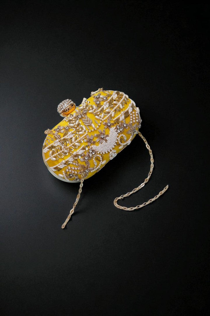 Saanaya clutch