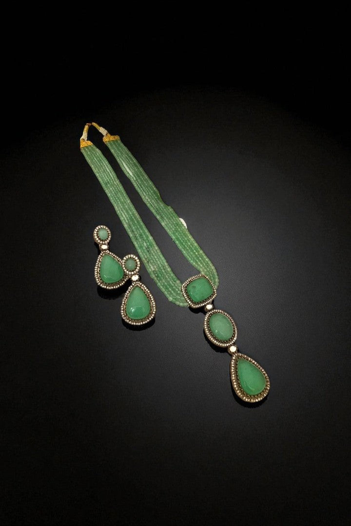 Sakhi kundan set