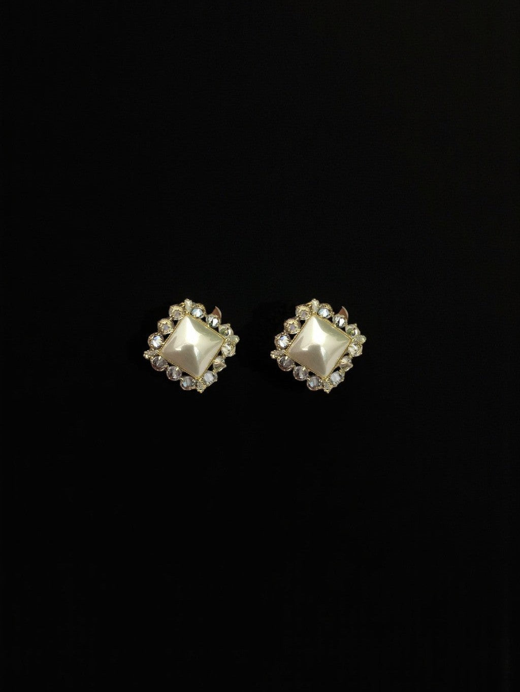 Tamaira classy ad earrings