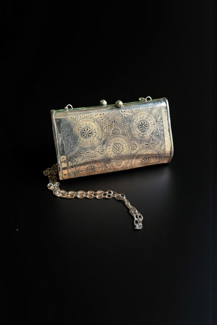 Vibhiksha oxidised clutch